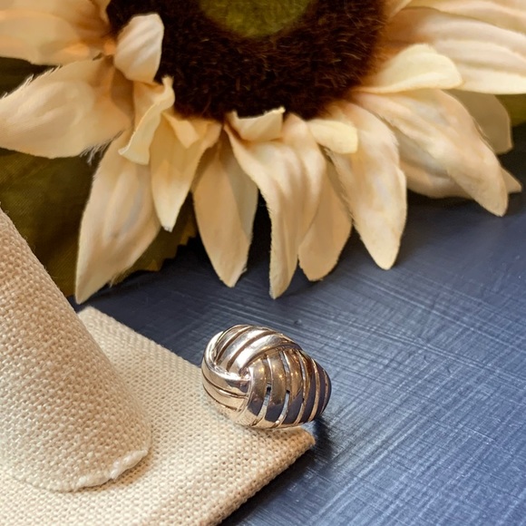 Love Knot Ring - Picture 4 of 9